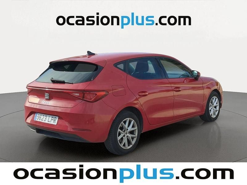 Usado Seat Leon Style 110 CV (80 kW) 2021 Rojo Utilitario