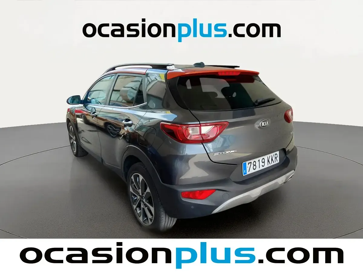 Usado Kia Stonic 110 CV (80 kW) 2018 Gris SUV