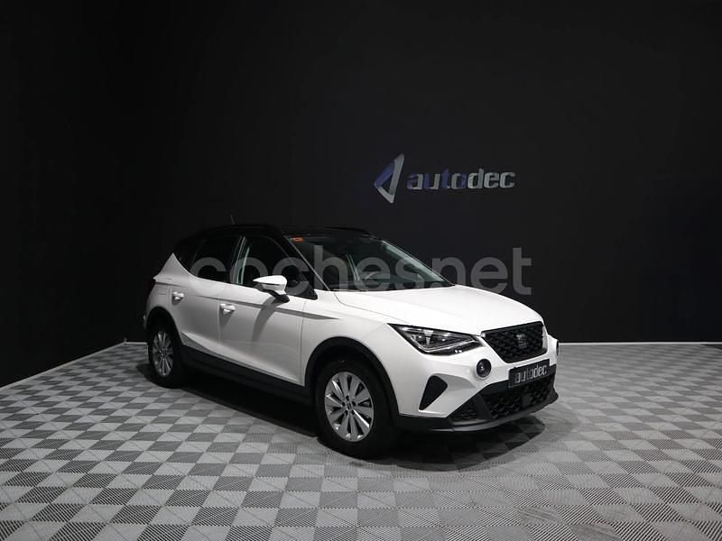 Usado Seat Arona Style 110 CV (80 kW) 2021 Blanco SUV