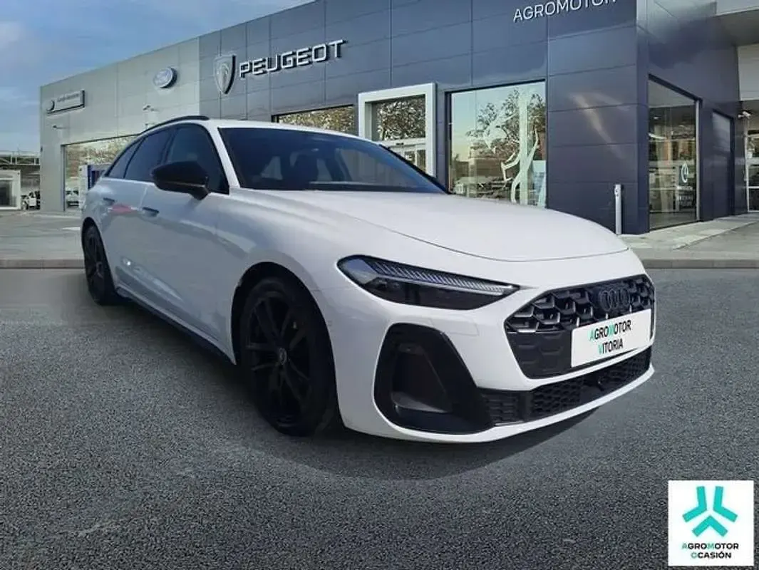 Usado Audi A5 207 CV (152 kW) 2024 Blanco Familiar