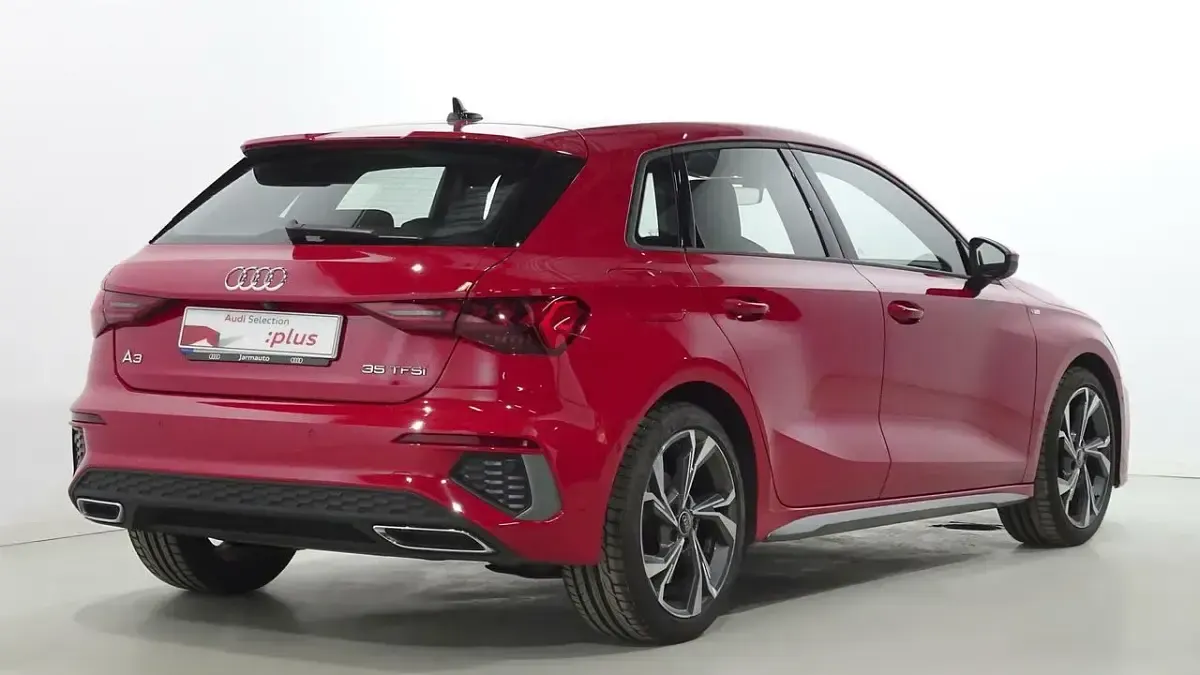Usado Audi A3 S-Line 150 CV (110 kW) 2022 Rojo Berlina