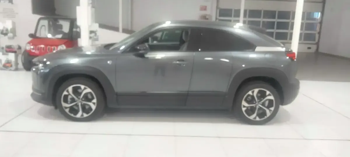 Usado Mazda MX30 Makoto 125 kW (170 CV) 2025 Gris SUV