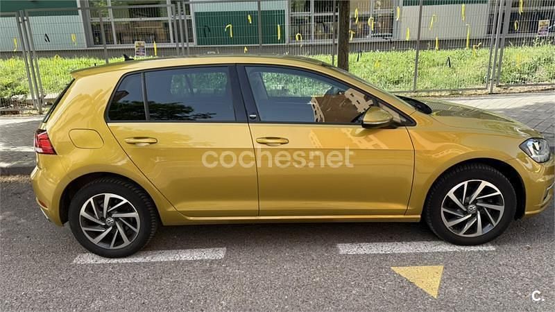 Usado VW Golf Sportsvan 115 CV (84 kW) 2017 Amarillo Monovolumen