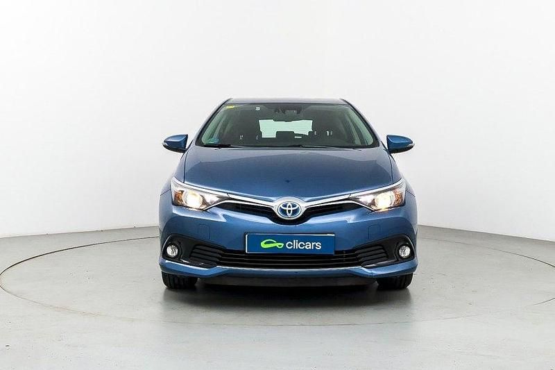 Usado Toyota Auris Hybrid Active 136 CV (100 kW) 2015 Azul Berlina