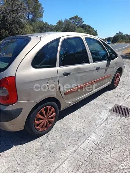 Usado Citroën Xsara Picasso 92 CV (67 kW) 2007 Beige Monovolumen
