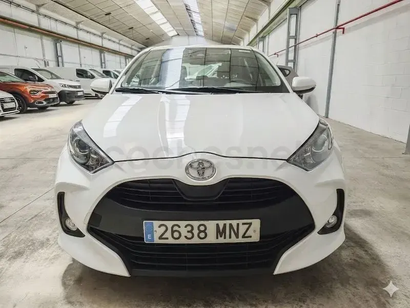 Usado Toyota Yaris 125 CV (91 kW) 2022 Blanco Utilitario