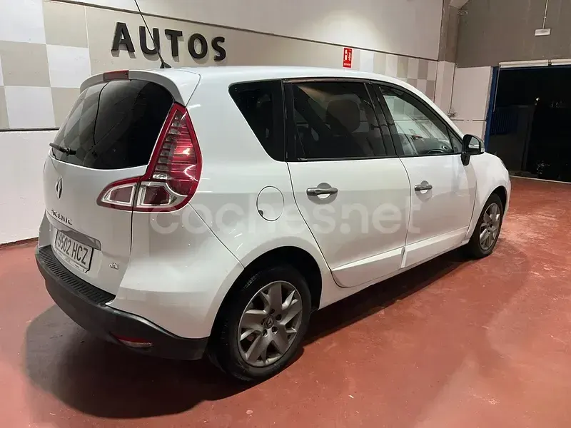 Usado Renault Scénic 95 CV (69 kW) 2011 Blanco Monovolumen