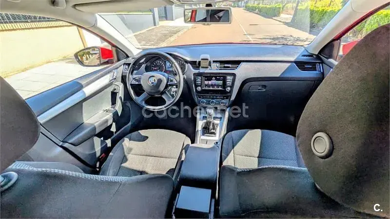 Usado Skoda Octavia Elegance 105 CV (77 kW) 2014 Rojo Utilitario