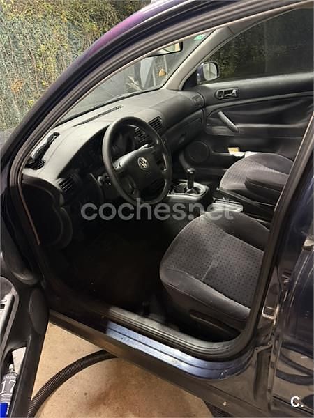 Usado VW Passat Comfortline 110 CV (80 kW) 1998 Azul Berlina