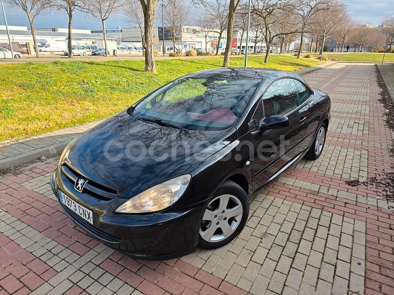 Usado Peugeot 307 CC 138 CV (101 kW) 2004 Negro Descapotable