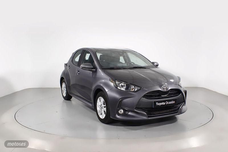 Gris / plata Usado 2024 Toyota Yaris Edition Berlina | 18.900 € (Precio justo) - Imagen 1/4