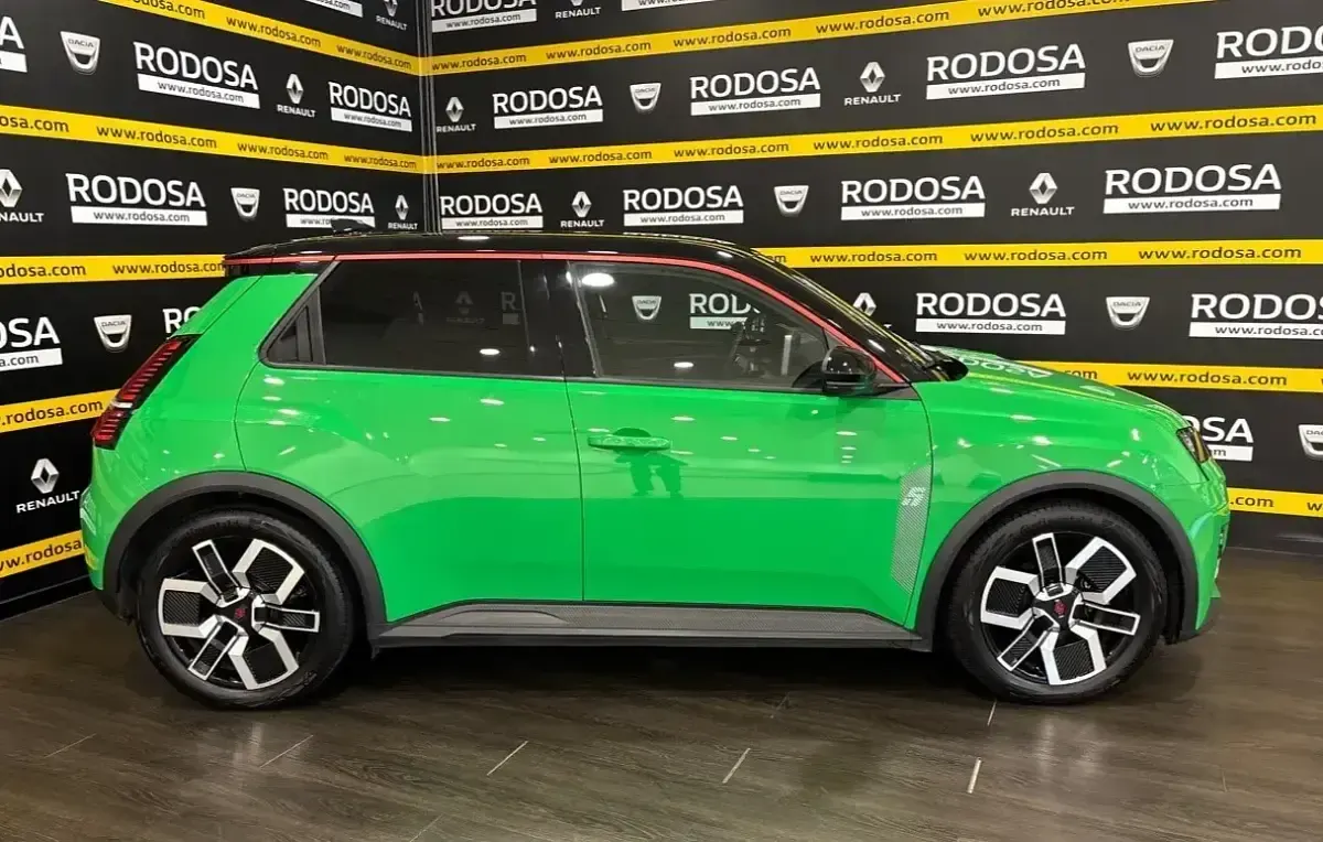 Usado Renault R5 Techno 110 kW (150 CV) 2025 Verde Utilitario