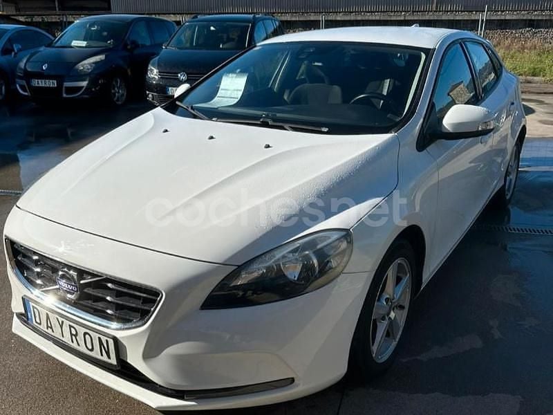 Blanco Usado 2014 Volvo V40 Kinetic Berlina | 12.000 € (Precio justo) - Imagen 1/4