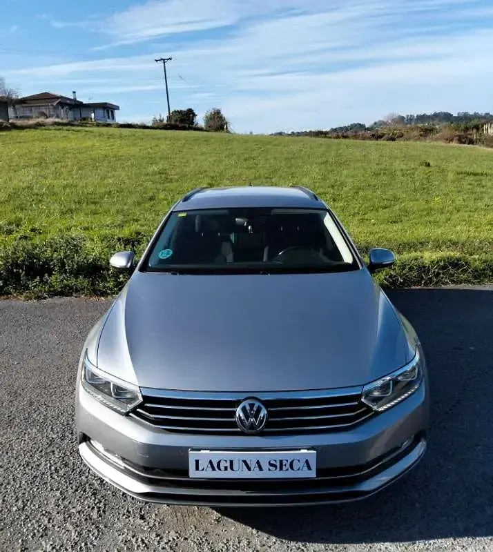 Usado VW Passat Advance 150 CV (110 kW) 2015 Gris Familiar
