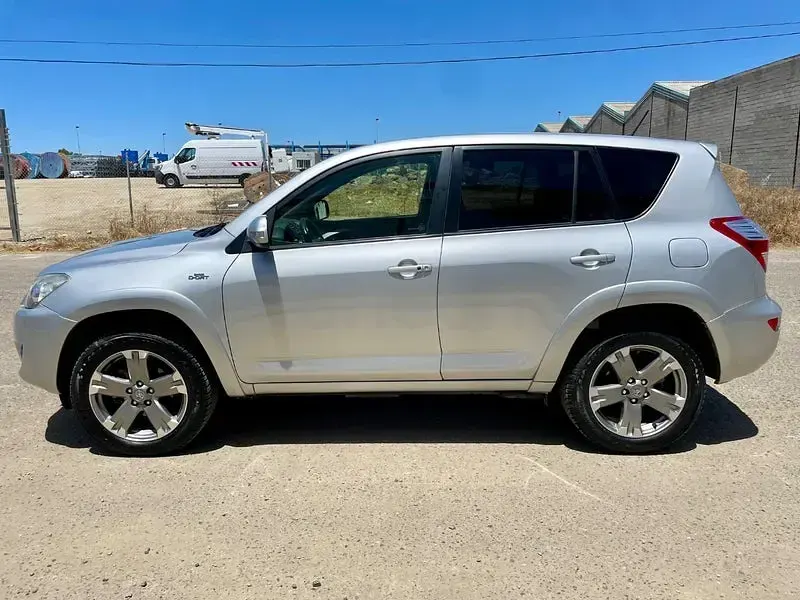 Usado Toyota RAV4 Advance 150 CV (110 kW) 2010 Gris / plata SUV