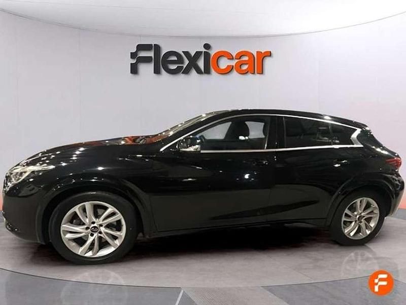 Usado Infiniti Q30 Sport Tech 170 CV (125 kW) 2018 Negro Utilitario