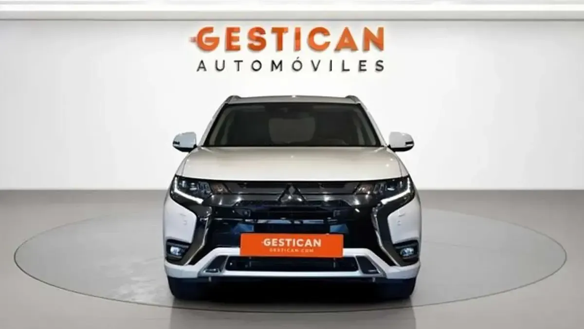 Usado Mitsubishi Outlander P-HEV 224 CV (164 kW) 2021 Blanco SUV