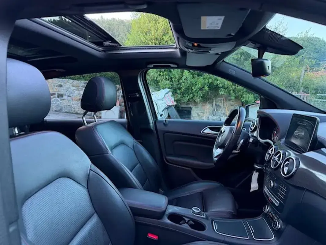 Usado Mercedes B220 177 CV (130 kW) 2017 Azul Utilitario