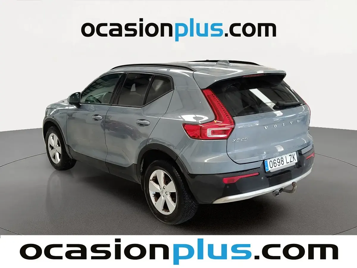 Usado Volvo XC40 129 CV (94 kW) 2022 Gris SUV