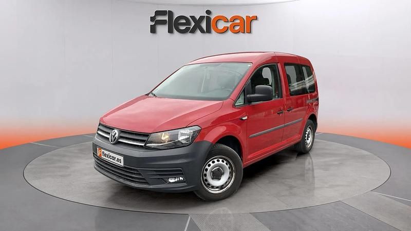 Usado VW Caddy Trendline 102 CV (75 kW) 2020 Rojo Monovolumen