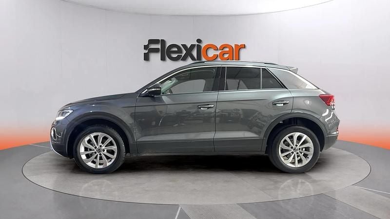 Usado VW T-Roc 116 CV (85 kW) 2024 Gris SUV