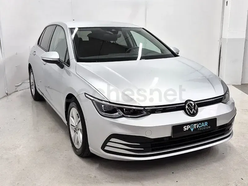 Usado VW Golf VIII Life 115 CV (84 kW) 2021 Gris / plata Berlina