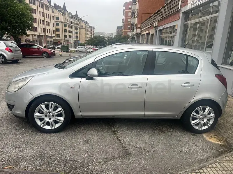 Usado Opel Corsa 95 CV (69 kW) 2010 Gris / plata Utilitario