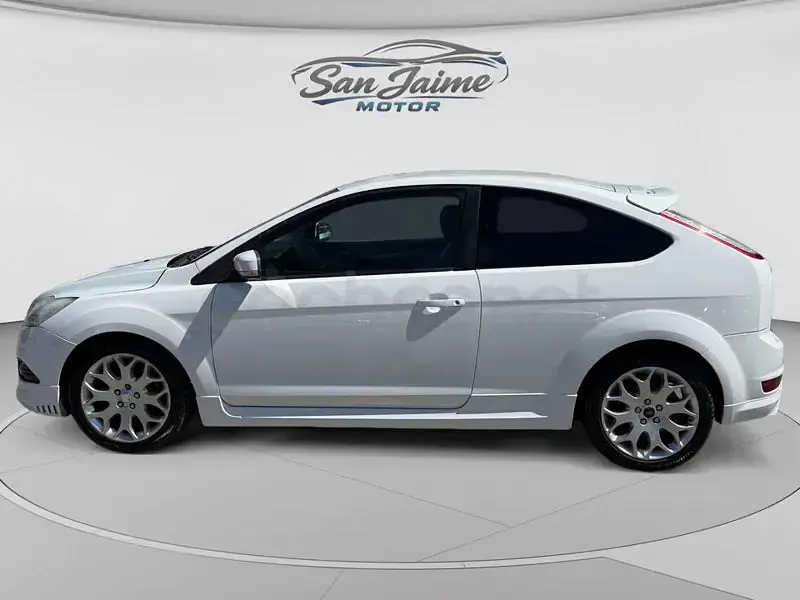 Usado Ford Focus 115 CV (84 kW) 2009 Blanco Berlina
