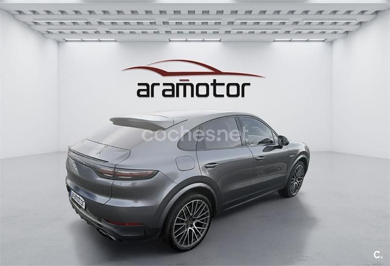Usado Porsche Cayenne Coupe 462 CV (339 kW) 2021 Gris / plata Coupe