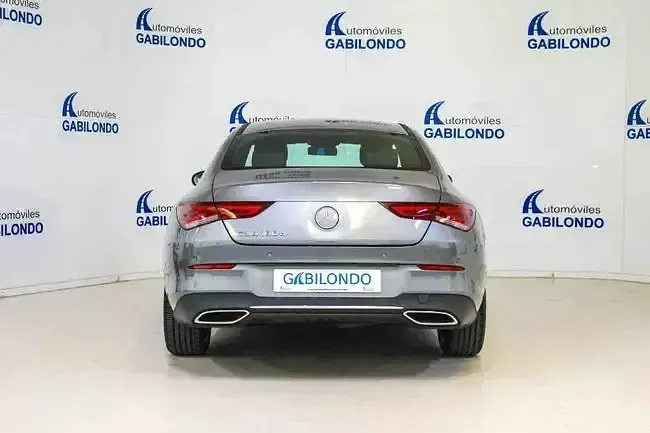Usado Mercedes CLA180 114 CV (83 kW) 2021 Gris Berlina