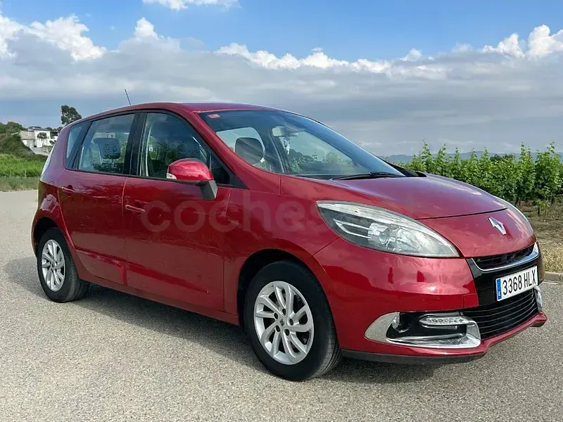Usado Renault Scénic III Dynamique 110 CV (80 kW) 2012 Granate Monovolumen