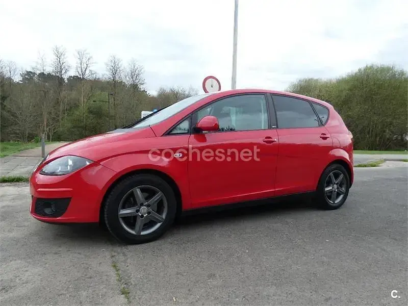 Usado Seat Altea I-Tech 105 CV (77 kW) 2014 Rojo Monovolumen