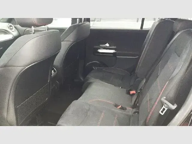 Usado Mercedes GLB200 150 CV (110 kW) 2025 Negro noche SUV
