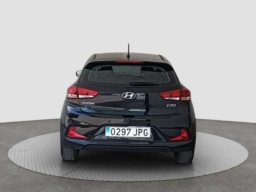 Usado Hyundai i20 84 CV (61 kW) 2016 Negro Coupe
