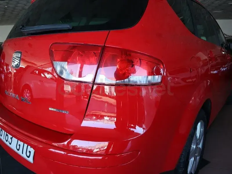 Używany Seat Altea XL Reference 105 KM (77 kW) 2011 Czerwony Minivan