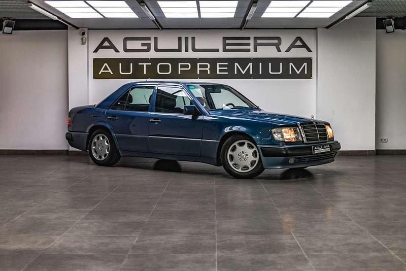 Usado Mercedes E500 320 CV (235 kW) 1991 Azul Berlina