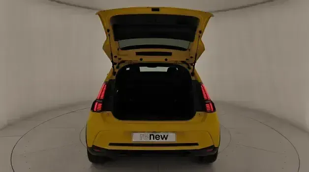 Usado Renault R5 Iconic 110 kW (150 CV) 2024 Amarillo Utilitario