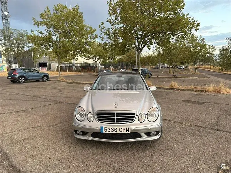 Usado Mercedes E55 AMG AMG 476 CV (350 kW) 2003 Gris / plata Berlina