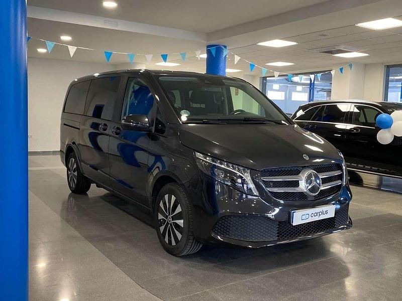 Usado Mercedes V250 190 CV (139 kW) 2023 Plateado Monovolumen