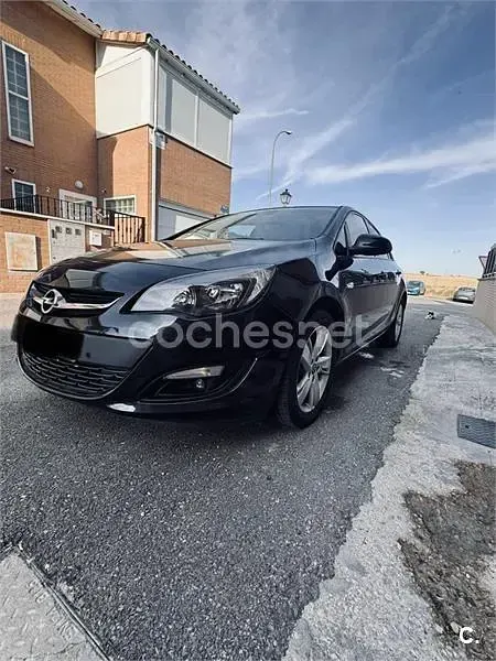 Usado Opel Astra Selective 165 CV (121 kW) 2015 Negro Berlina