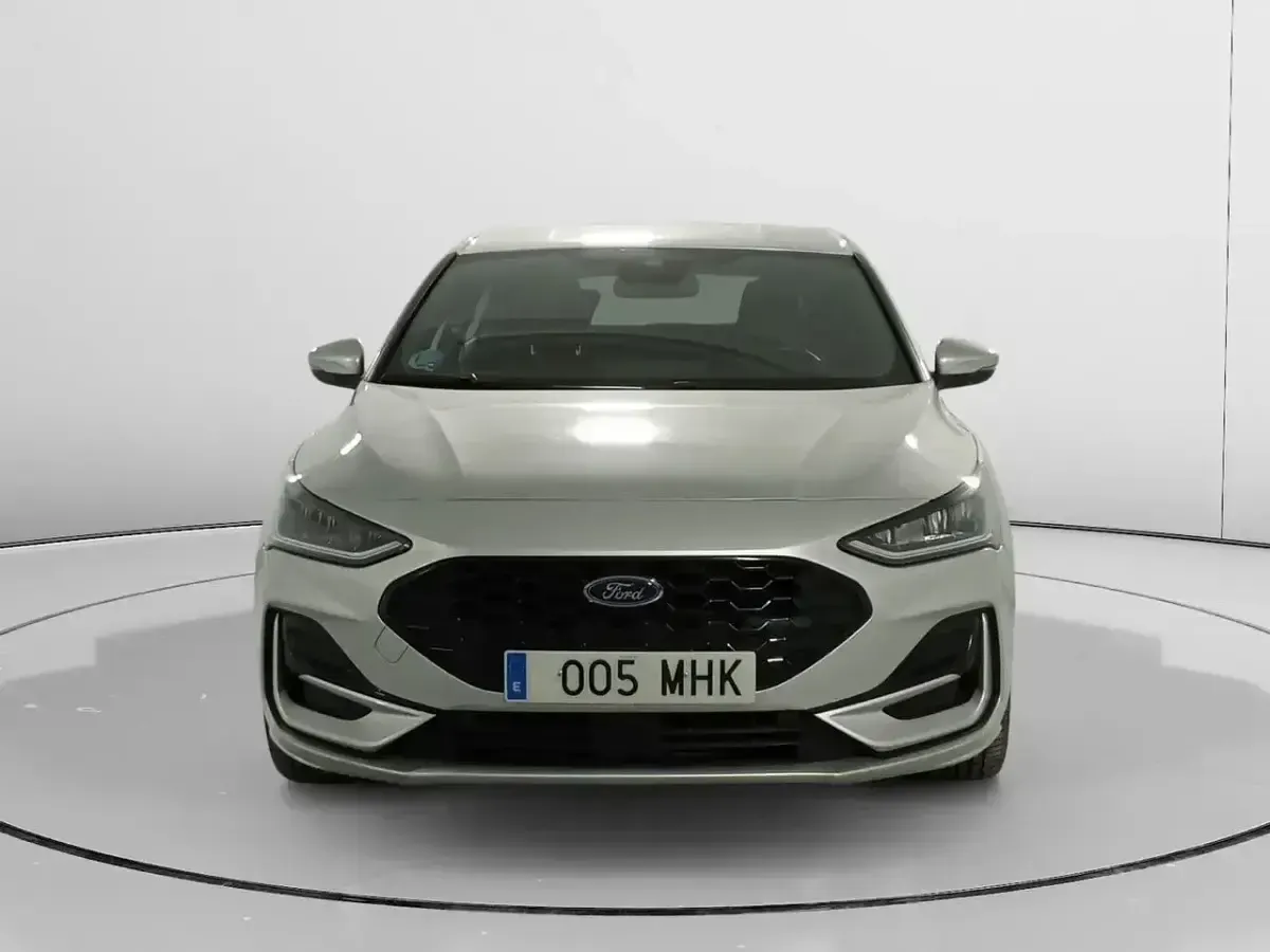 Używany Ford Focus ST-Line 125 KM (91 kW) 2023 Szary Sedan/Limuzyna