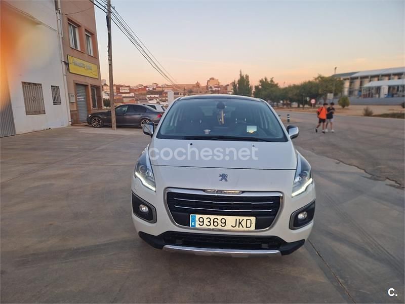 Usado Peugeot 3008 Allure 115 CV (84 kW) 2015 Blanco Berlina
