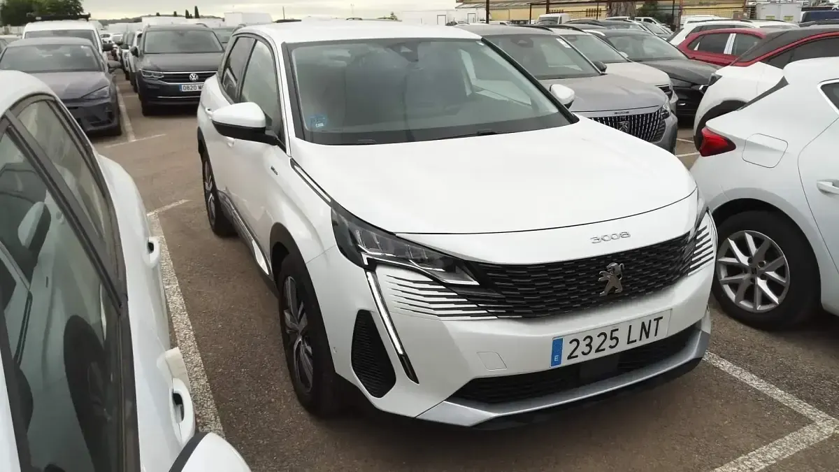 Usado Peugeot 3008 Allure 225 CV (165 kW) 2021 Blanco SUV