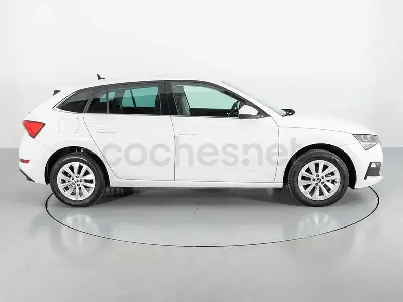 Usado Skoda Scala Ambition 95 CV (69 kW) 2023 Blanco Utilitario