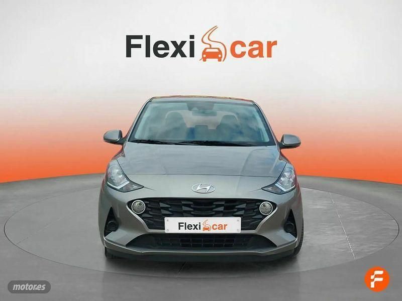 Usado Hyundai i10 67 CV (49 kW) 2022 Gris Utilitario