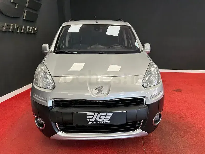 Usado Peugeot Partner Tepee Outdoor 115 CV (84 kW) 2014 Gris / plata Monovolumen