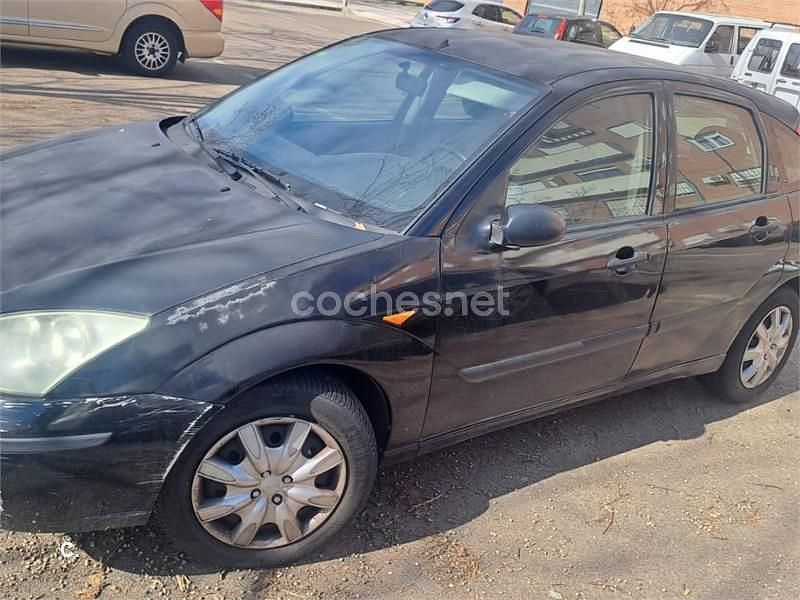 Usado Ford Focus Trend 100 CV (73 kW) 2004 Negro Berlina