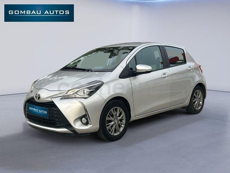 Usado Toyota Yaris Active 111 CV (81 kW) 2018 Gris / plata Berlina
