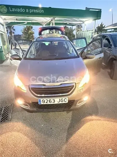 Usado Peugeot 2008 Allure 110 CV (80 kW) 2015 Beige SUV