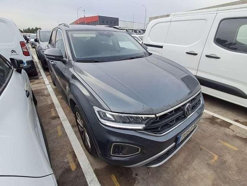 Usado VW T-Roc Life 116 CV (85 kW) 2022 Gris SUV